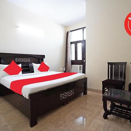 Oyo 46744 Hotel Yash Nowe Delhi Zewnętrze zdjęcie