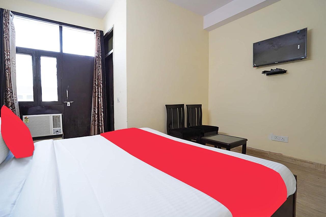 Oyo 46744 Hotel Yash Nowe Delhi Zewnętrze zdjęcie
