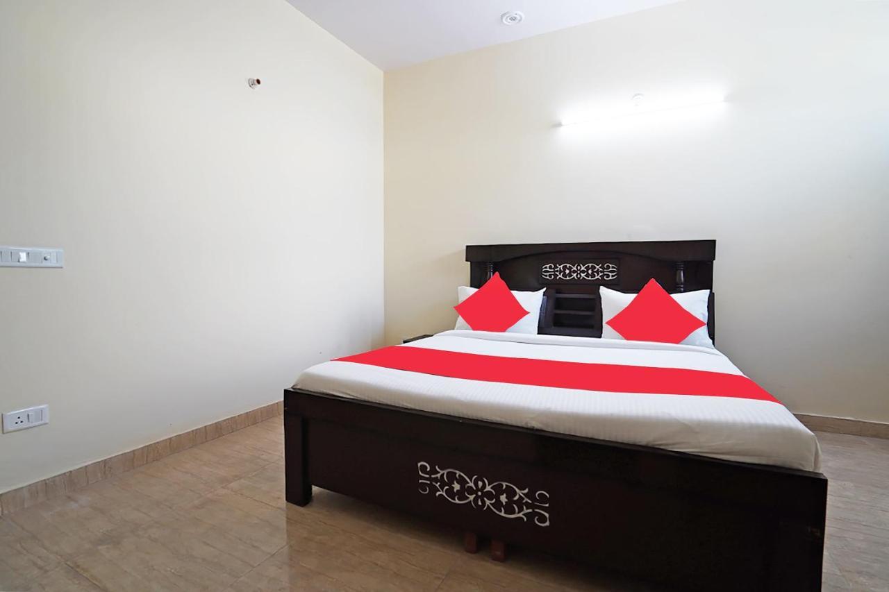 Oyo 46744 Hotel Yash Nowe Delhi Zewnętrze zdjęcie