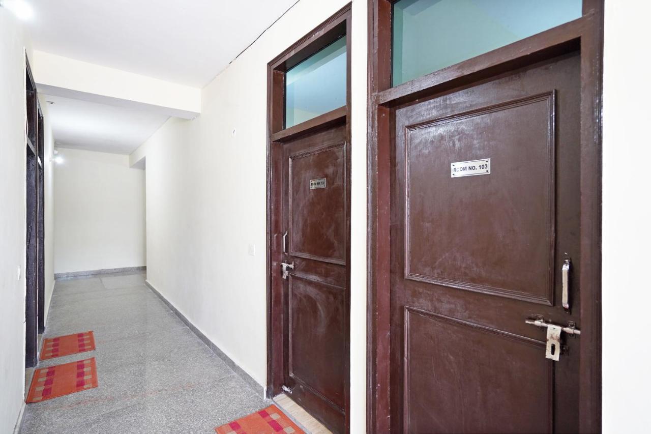 Oyo 46744 Hotel Yash Nowe Delhi Zewnętrze zdjęcie