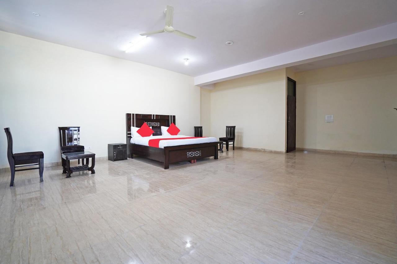Oyo 46744 Hotel Yash Nowe Delhi Zewnętrze zdjęcie