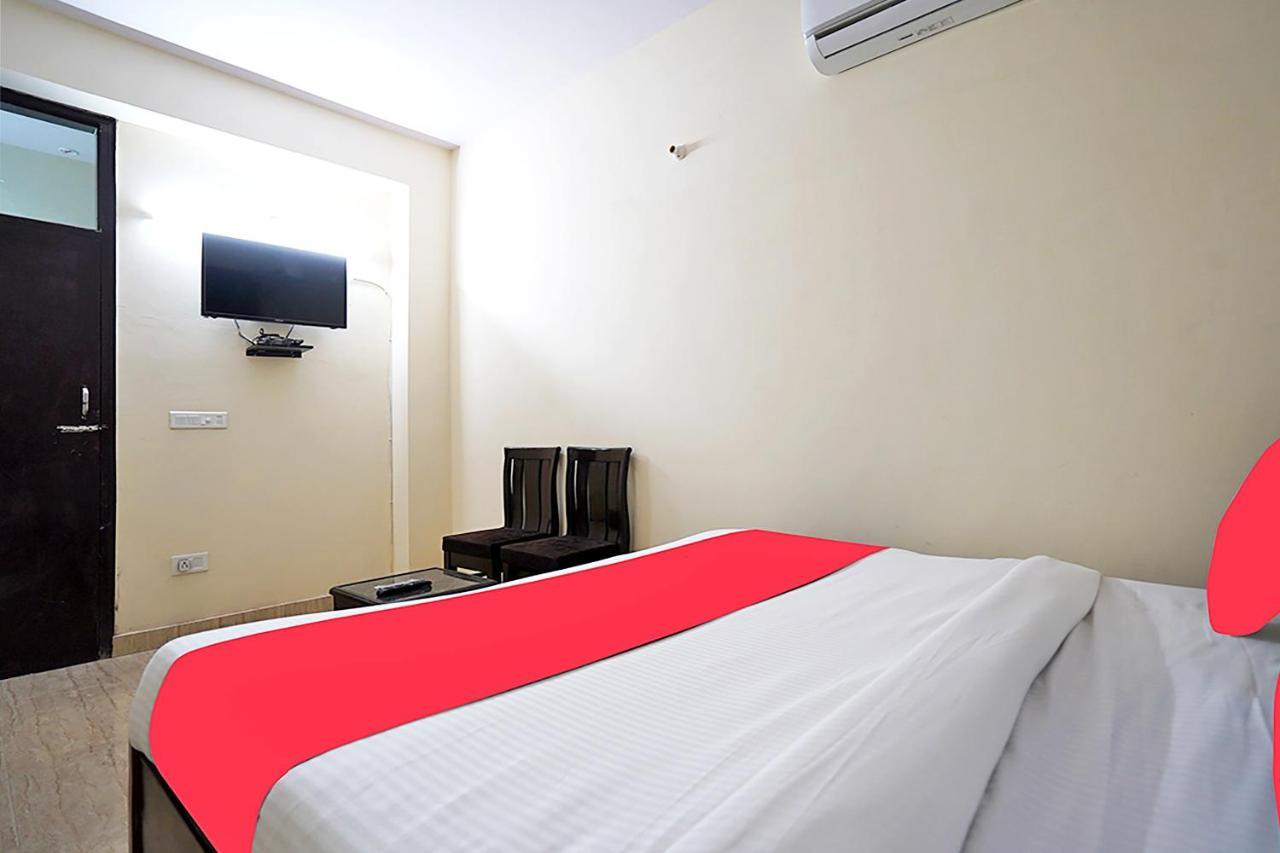 Oyo 46744 Hotel Yash Nowe Delhi Zewnętrze zdjęcie
